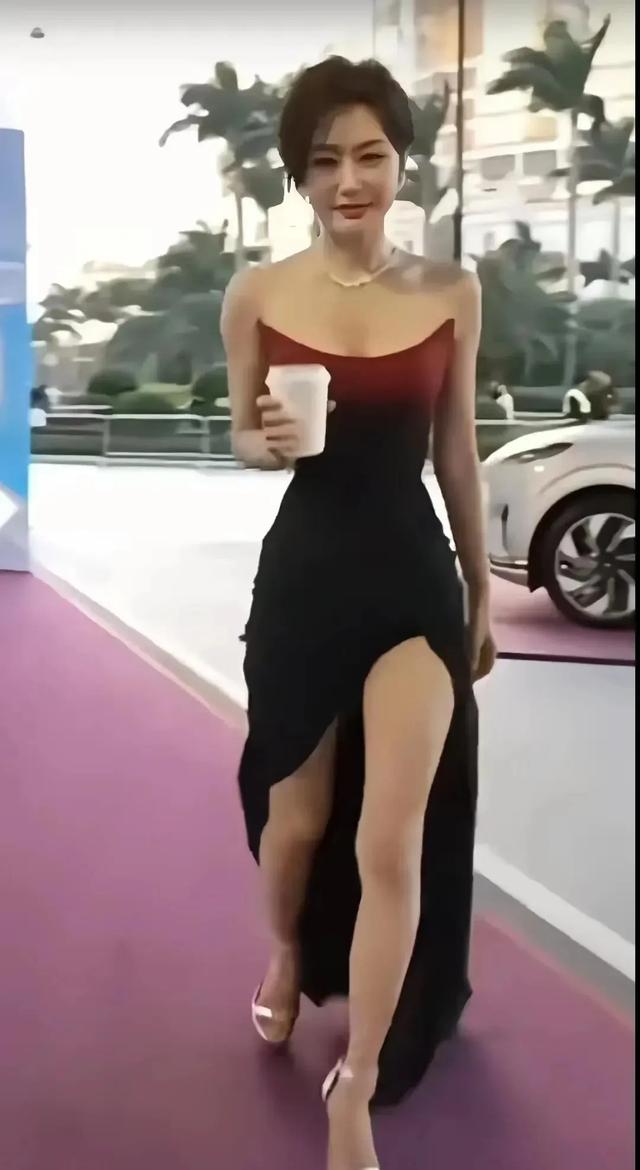 明星无滤镜下的真实容颜，残酷的娱乐圈，她们的真实状态如何？-23.jpg