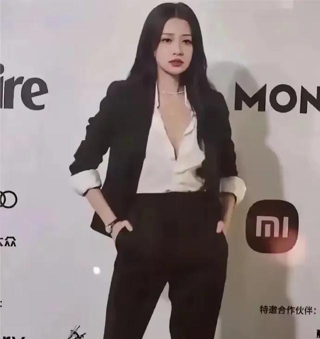 明星无滤镜下的真实容颜，残酷的娱乐圈，她们的真实状态如何？-22.jpg
