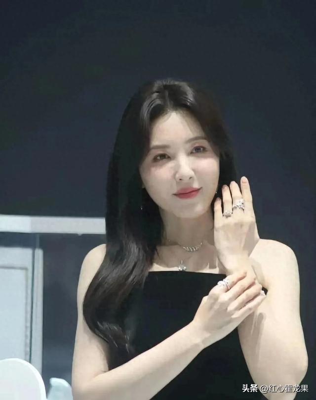 娱乐圈明星无滤镜实拍照大曝光，颜值身材双双崩塌？-1.jpg