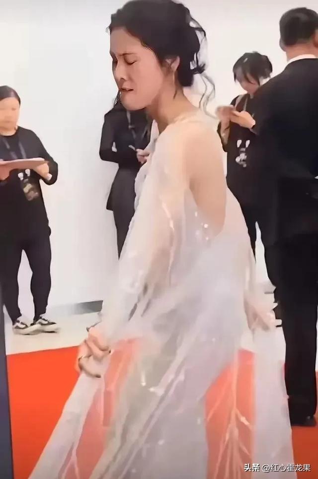 娱乐圈明星无滤镜实拍照大曝光，颜值身材双双崩塌？-7.jpg