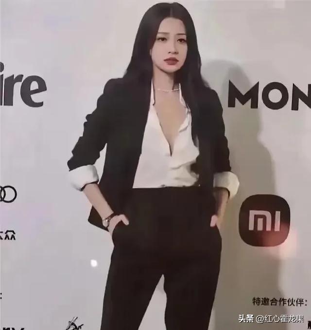 娱乐圈明星无滤镜实拍照大曝光，颜值身材双双崩塌？-11.jpg