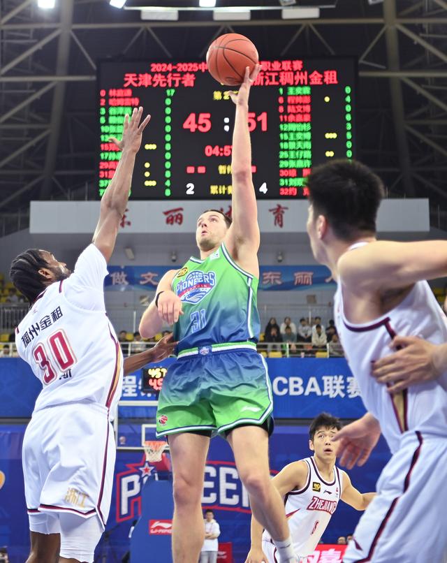 （体育）篮球——CBA常规赛：天津先行者不敌浙江稠州金租-3.jpg