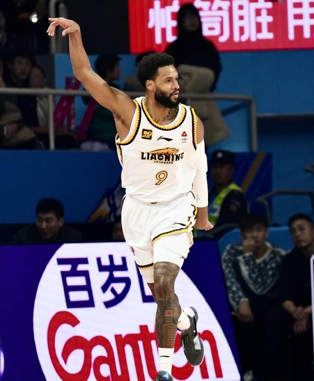 约克31+8+6+8三分！浙江末节一波流击溃辽宁 弗格23+4独木难支-8.jpg