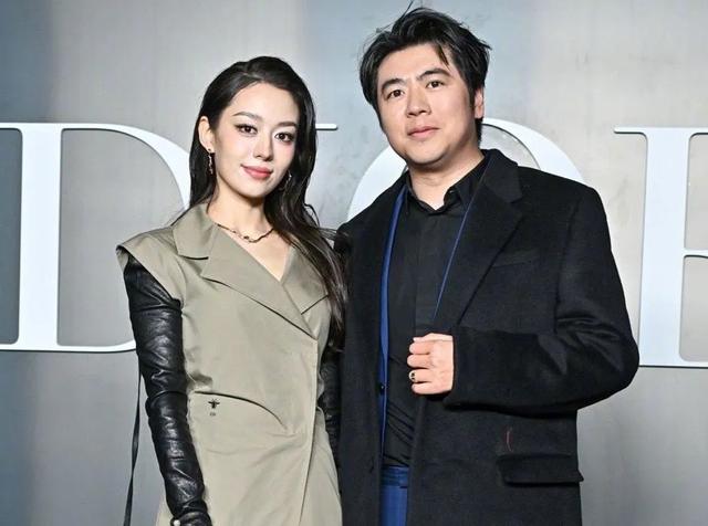时装周明星“生图状态”：韩素希反差大，王俊凯不如田嘉瑞！-3.jpg
