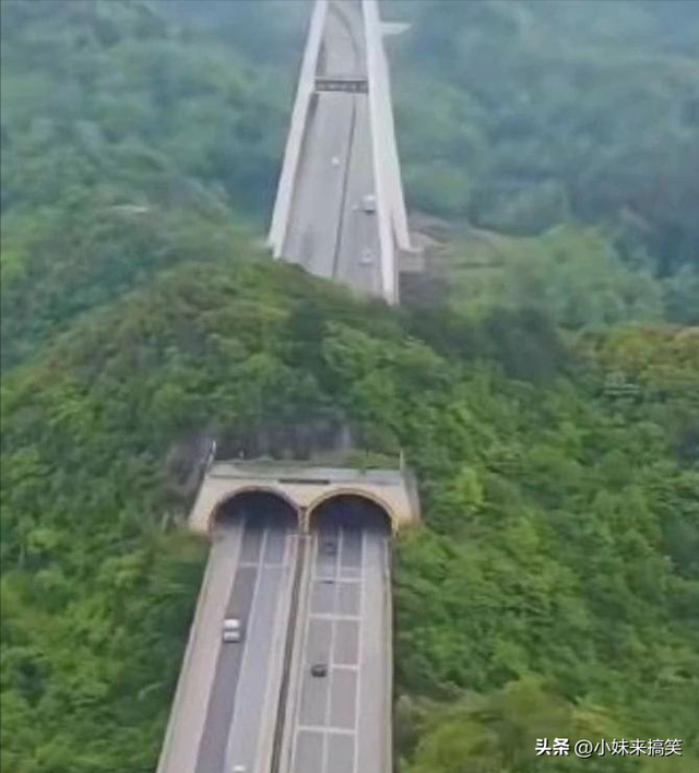 每天一笑，50张搞笑动图：这么低矮的山，为何不推平呢？-13.jpg