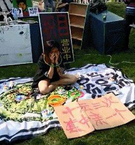 每天一笑，50张搞笑动图：这么低矮的山，为何不推平呢？-33.jpg