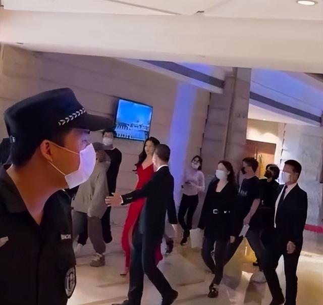 自我感觉良好的八位明星，没人捧场翻车不断，真的是既尴尬又心酸-19.jpg