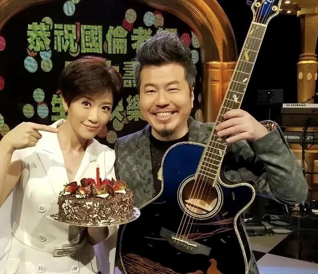 自我感觉良好的八位明星，没人捧场翻车不断，真的是既尴尬又心酸-22.jpg
