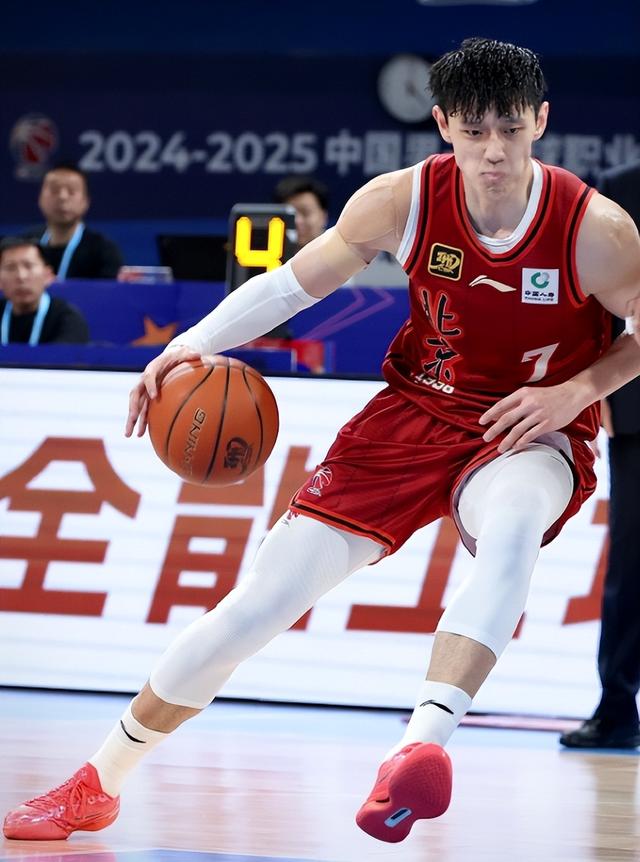 北京大胜深圳终结三连败！杰曼5+18引六人上双 曾凡博21+4周琦15+9-8.jpg