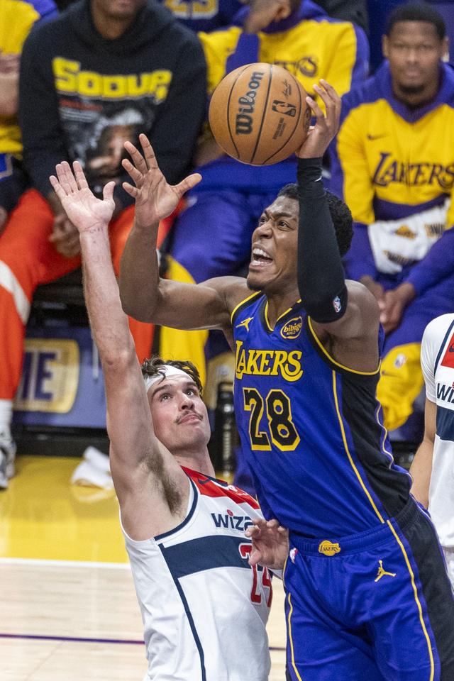 （体育）篮球——NBA常规赛：湖人胜奇才-1.jpg