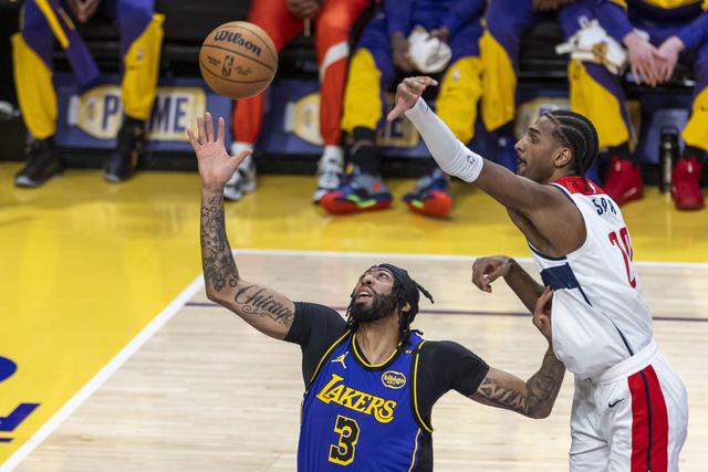 （体育）篮球——NBA常规赛：湖人胜奇才-6.jpg