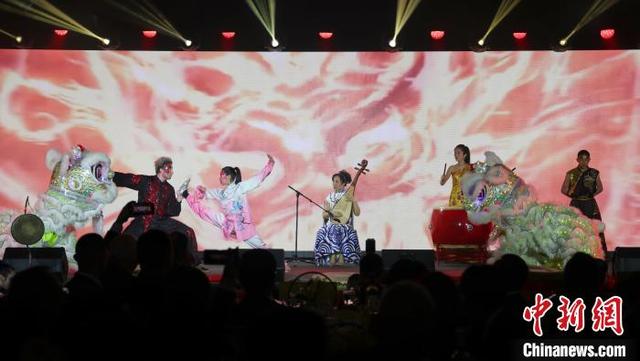 加拿大颐康基金会举办蛇年新春慈善筹款晚宴-2.jpg