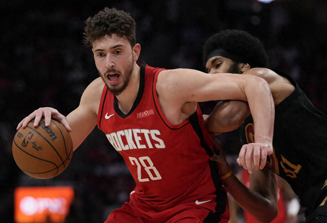 NBA常规赛：加兰关键3罚1中米切尔丢绝杀 阿门16+16火箭险胜骑士-1.jpg