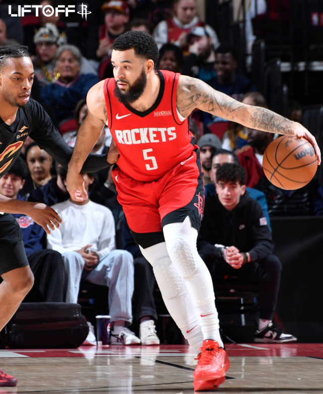 NBA常规赛：加兰关键3罚1中米切尔丢绝杀 阿门16+16火箭险胜骑士-5.jpg