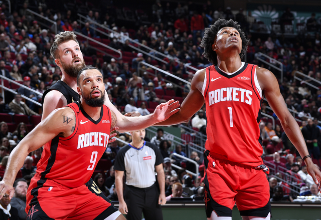 NBA常规赛：加兰关键3罚1中米切尔丢绝杀 阿门16+16火箭险胜骑士-8.jpg