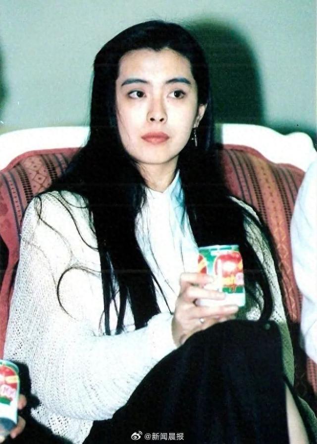 58岁王祖贤在温哥华创业，开了一家艾灸馆，传播中医文化，亲自为顾客服务-1.jpg