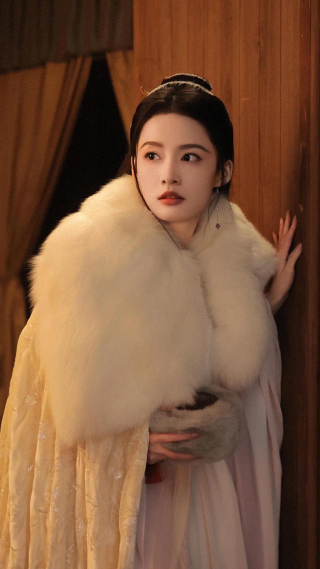 李沁，昆曲闺门旦变身影视明星，跨界15年演艺之路充满挑战与惊喜-3.jpg