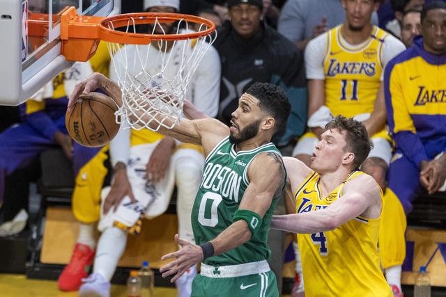 （体育）篮球——NBA常规赛：湖人胜凯尔特人-4.jpg