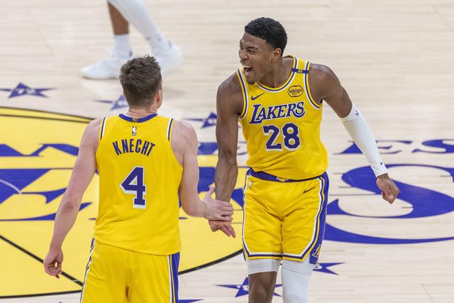（体育）篮球——NBA常规赛：湖人胜凯尔特人-5.jpg