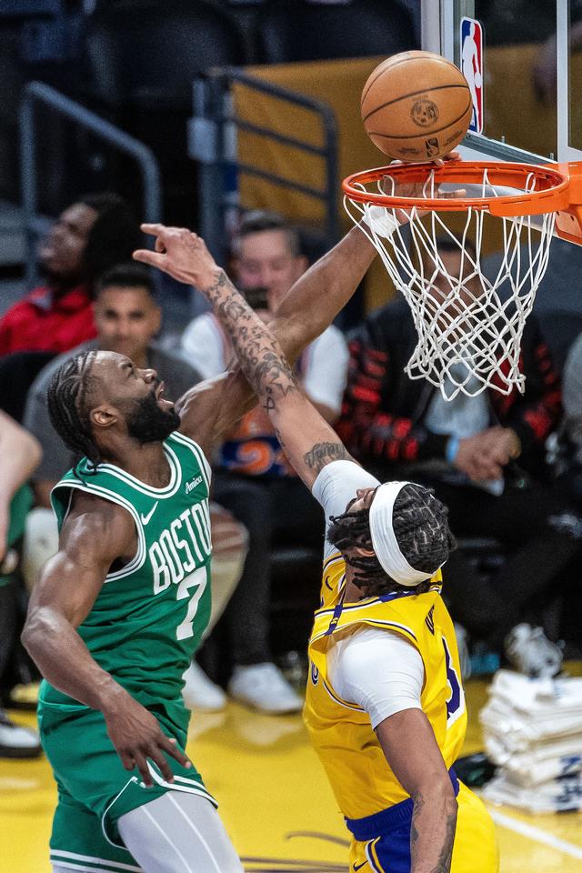 （体育）篮球——NBA常规赛：湖人胜凯尔特人-8.jpg