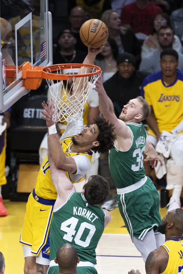 （体育）篮球——NBA常规赛：湖人胜凯尔特人-9.jpg