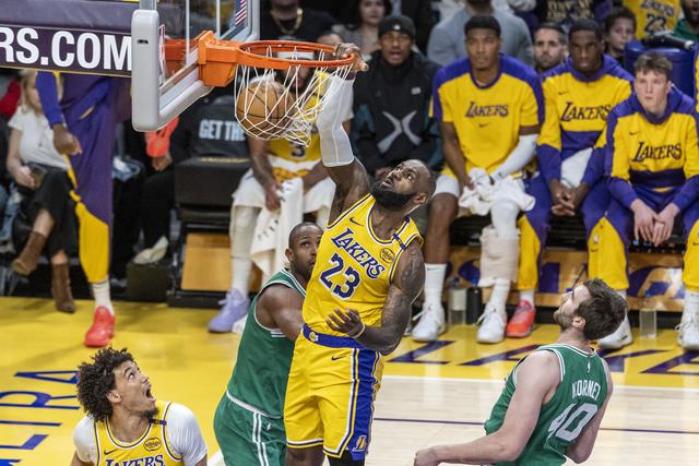 （体育）篮球——NBA常规赛：湖人胜凯尔特人-10.jpg