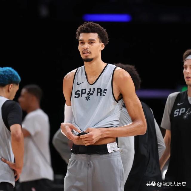 最大遗珠！MVP前五的文班，为何落选首发？-6.jpg