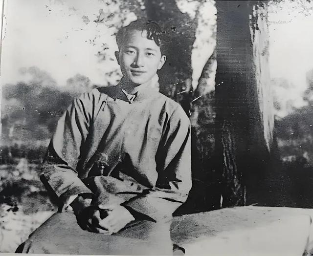 难得一见的老照片，15位大明星的学生时代，恰同学少年，风华正茂-3.jpg