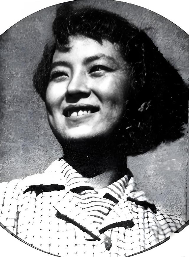 难得一见的老照片，15位大明星的学生时代，恰同学少年，风华正茂-14.jpg