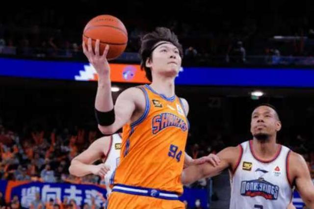 林葳缺阵！洛夫顿31+16 上海内线完爆南京净胜28个篮板球斩获3连胜-2.jpg