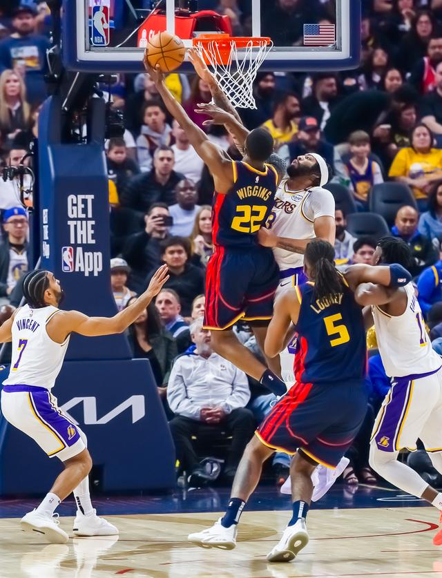（体育）篮球——NBA常规赛：勇士不敌湖人-4.jpg