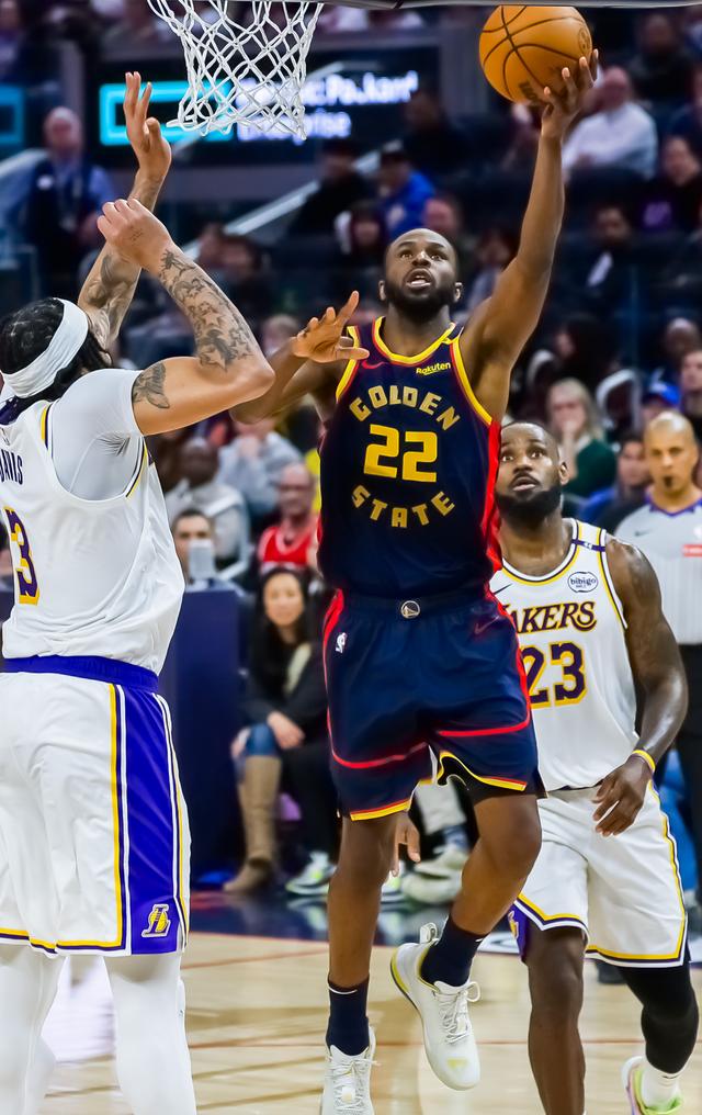 （体育）篮球——NBA常规赛：勇士不敌湖人-6.jpg