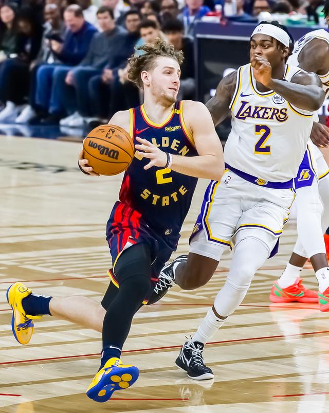 （体育）篮球——NBA常规赛：勇士不敌湖人-7.jpg