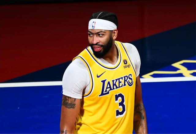 NBA红黑榜：火箭双杀联盟第一骑士，哈登40分梦回巅峰击穿雄鹿！-3.jpg