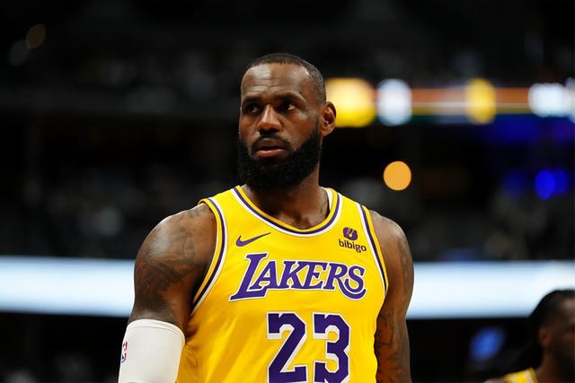 NBA红黑榜：火箭双杀联盟第一骑士，哈登40分梦回巅峰击穿雄鹿！-8.jpg