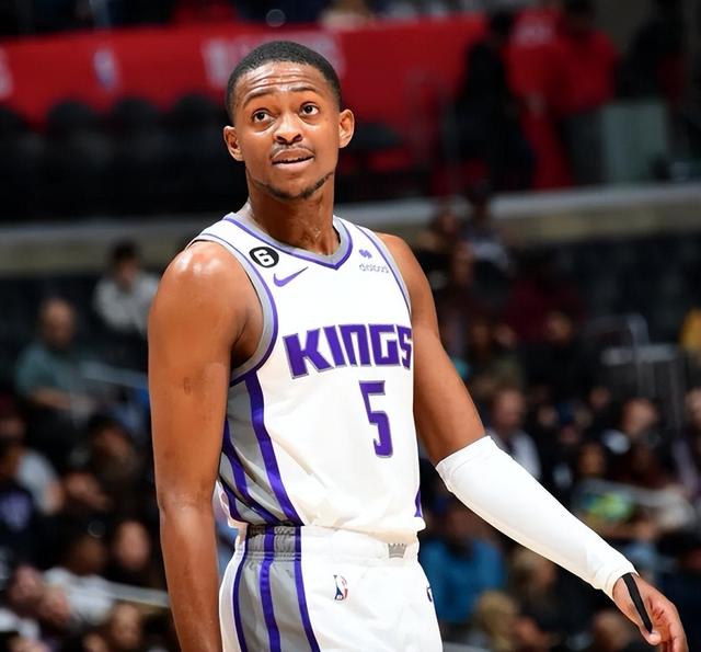 NBA红黑榜：火箭双杀联盟第一骑士，哈登40分梦回巅峰击穿雄鹿！-12.jpg