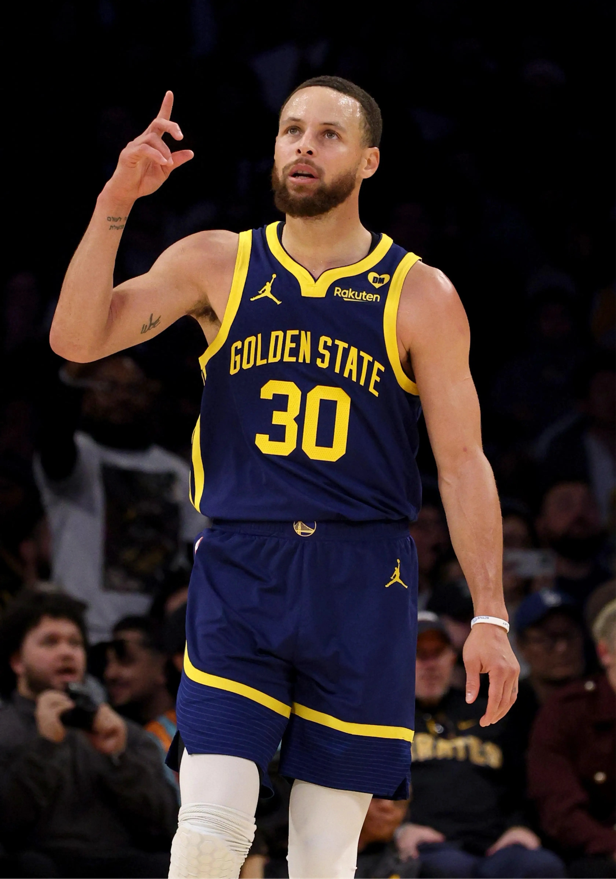 NBA红黑榜：火箭双杀联盟第一骑士，哈登40分梦回巅峰击穿雄鹿！-14.jpg