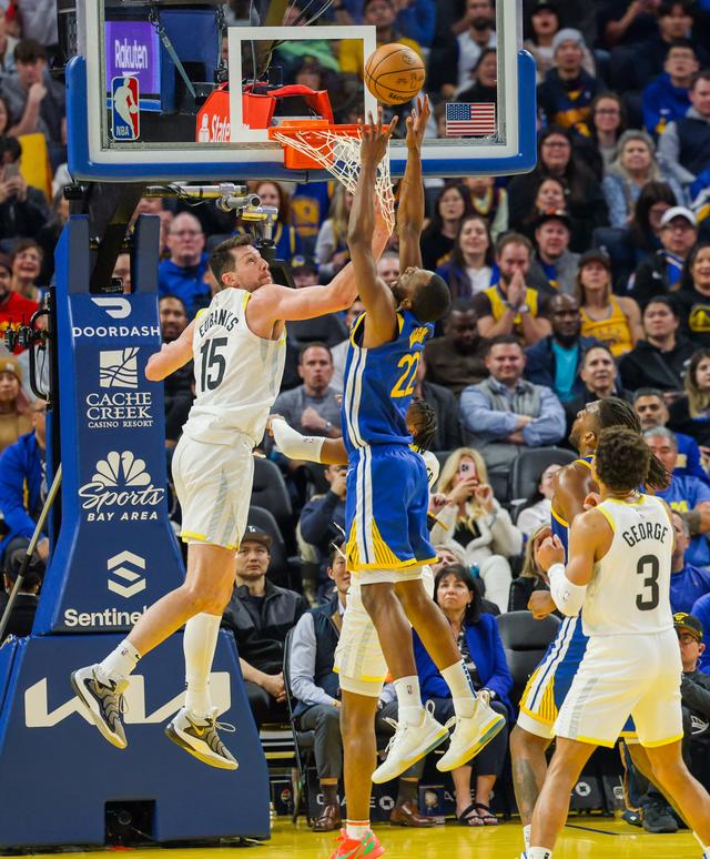 （体育）篮球——NBA常规赛：勇士胜爵士-1.jpg