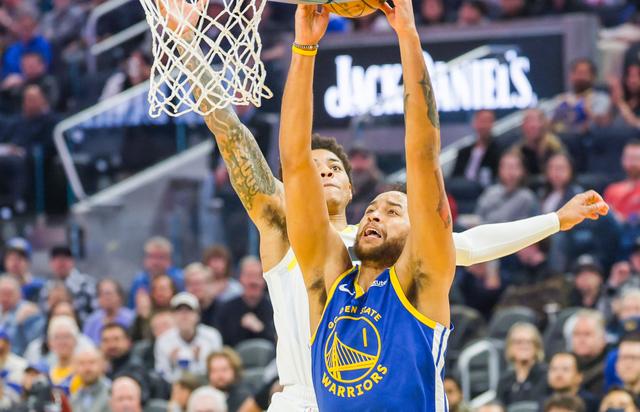（体育）篮球——NBA常规赛：勇士胜爵士-6.jpg