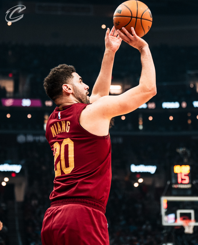 NBA常规赛：骑士双枪70分吞首次三连败 火箭4人20+阿门23+14+10-4.jpg