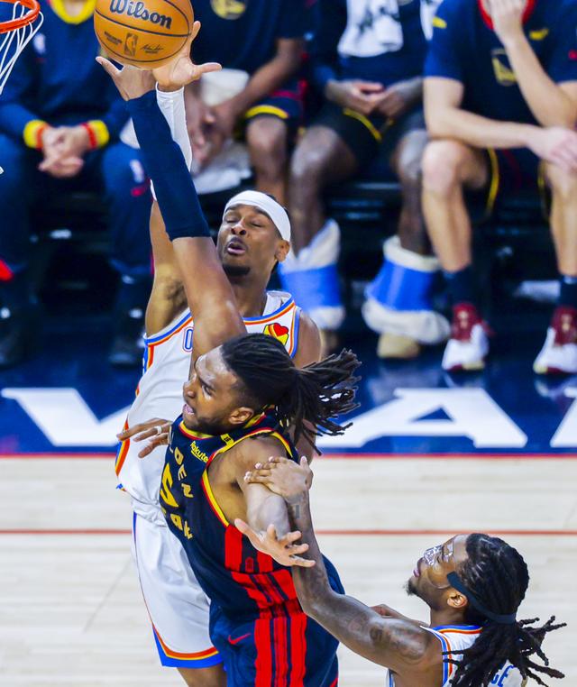 （体育）篮球——NBA常规赛：勇士胜雷霆-4.jpg