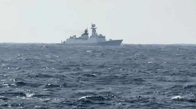 被解放军成功逼退后，加拿大舰长在回国路上，收到了被革职的命令-4.jpg
