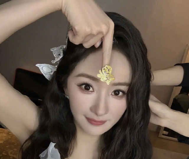 热闻|演员杨幂自曝胳膊“钙化”！什么是“钙化”？网友：原来我有明星“同款病”-3.jpg