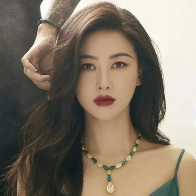 15位女明星，那位是你心中颜值女神-8.jpg