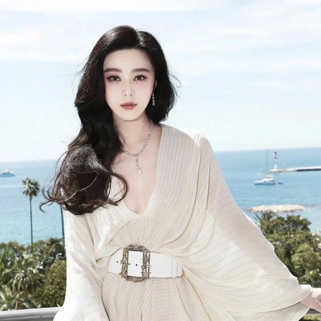 15位女明星，那位是你心中颜值女神-15.jpg
