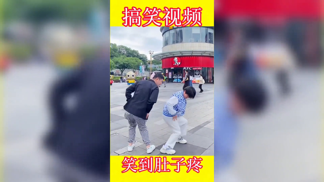 户外搞笑瞬间，笑到肚子疼！-2.jpg